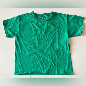 Gildan Short Sleeve Shirt - Youth Size Small